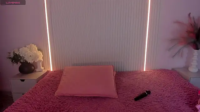 EmilyEvans7 online show from March 27, 10:54 pm