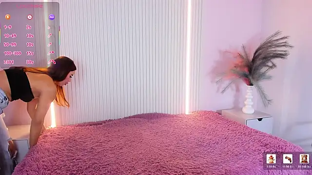 EmilyEvans7 online show from April 13, 7:40 pm