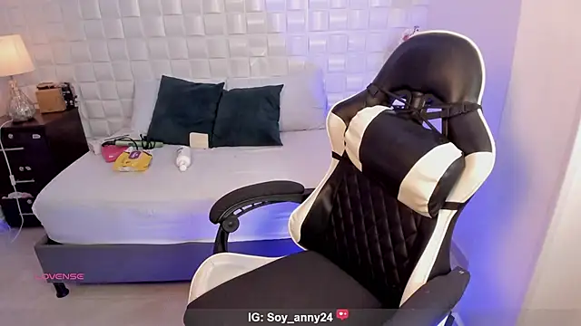 anny rouse24 online show from January 14, 2:37 am