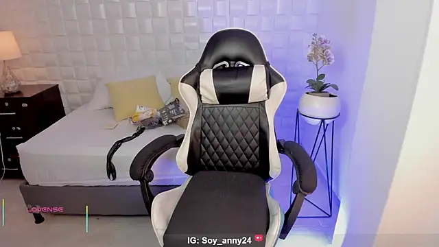 anny rouse24 online show from February 11, 2:22 am