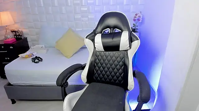 anny rouse24 online show from April 2, 2:30 am