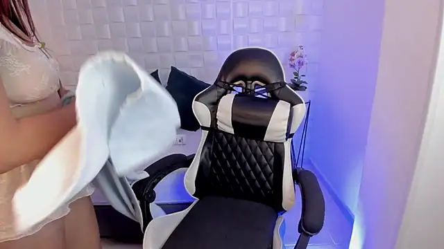 anny rouse24 online show from January 10, 2:07 am