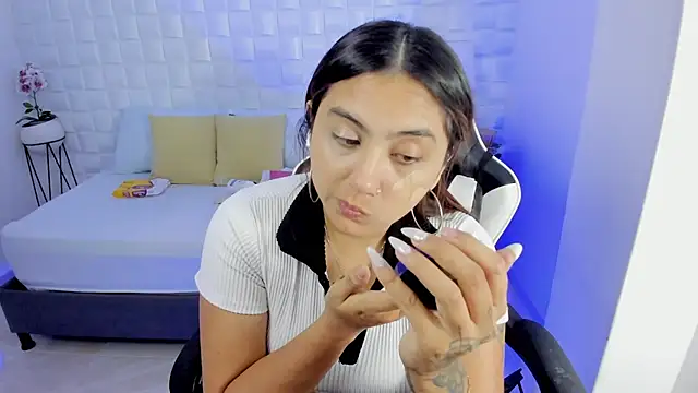 Snapshot of anny_rouse24 chatting on July 17, 2:31 am anny rouse24 online show from July 17, 2:31 am