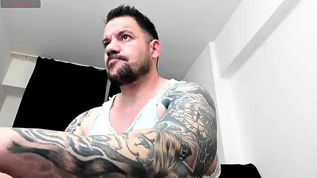 musclemonster31 online show from January 18, 8:45 pm