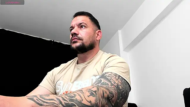 musclemonster31 online show from November 3, 3:45 am