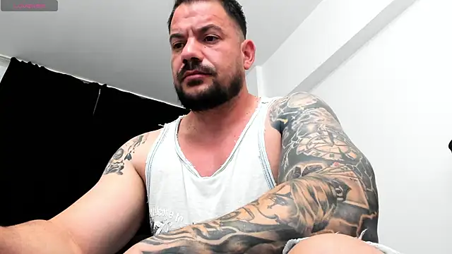 musclemonster31 online show from October 18, 12:18 pm