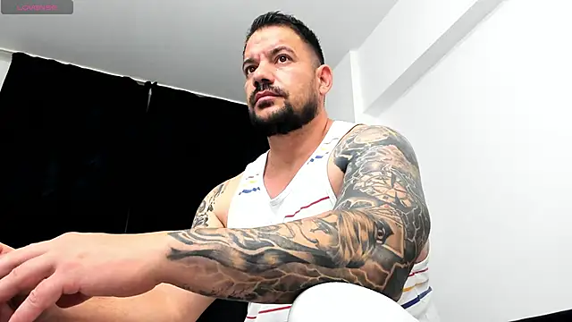 musclemonster31 online show from October 11, 3:07 am