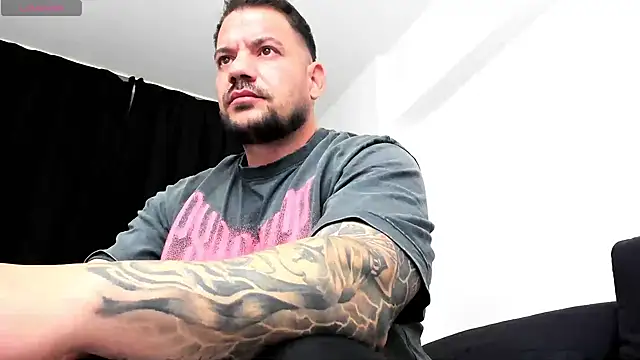 musclemonster31 online show from October 30, 9:55 pm