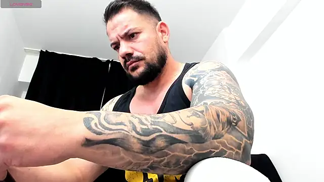 musclemonster31 online show from October 13, 6:59 am