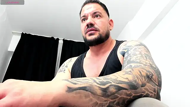 musclemonster31 online show from October 14, 2:39 pm