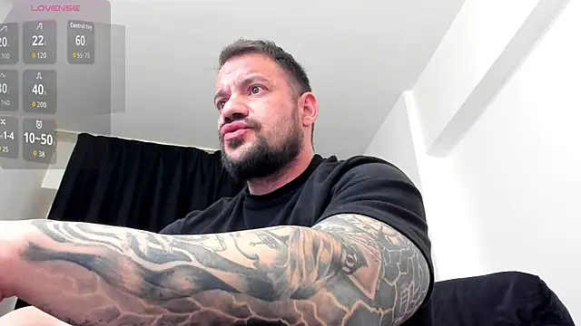 musclemonster31 online show from April 7, 12:12 am