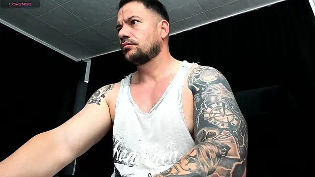 musclemonster31 online show from October 21, 12:04 pm