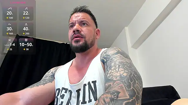 musclemonster31 online show from June 3, 6:12 pm