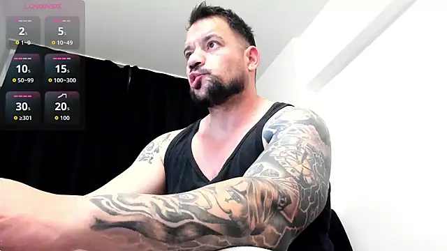 musclemonster31 online show from December 16, 10:58 pm