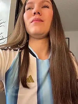 AmelieLaurent  online show from June 17, 6:18 pm