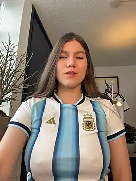 AmelieLaurent  online show from June 22, 6:27 pm