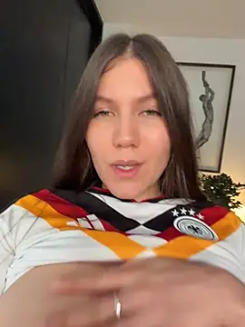 AmelieLaurent  online show from August 2, 7:00 pm