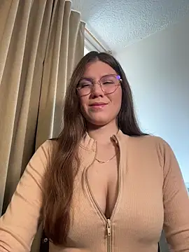 AmelieLaurent  online show from December 1, 3:46 pm