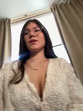 AmelieLaurent  online show from November 12, 3:05 pm