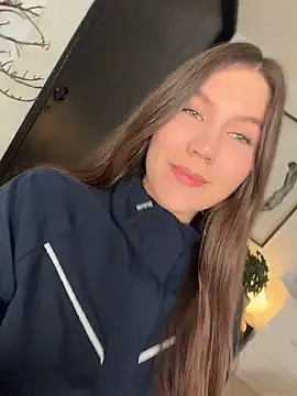 AmelieLaurent  online show from July 29, 1:38 am