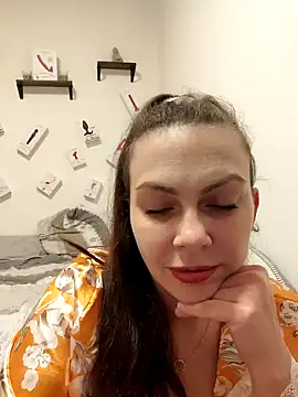 Snapshot of LEAsquirt91 chatting on February 1, 7:26 am LEAsquirt91 online show from February 1, 7:26 am