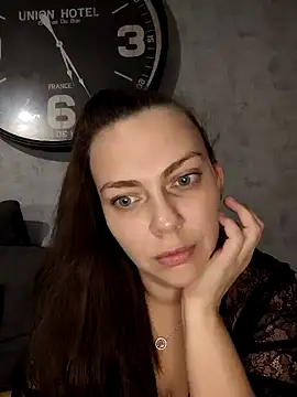 Snapshot of LEAsquirt91 chatting on February 1, 4:32 pm LEAsquirt91 online show from February 1, 4:32 pm