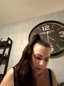 Snapshot of LEAsquirt91 chatting on February 9, 3:32 am LEAsquirt91 online show from February 9, 3:32 am