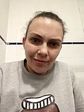 Snapshot of LEAsquirt91 chatting on February 27, 8:35 am LEAsquirt91 online show from February 27, 8:35 am