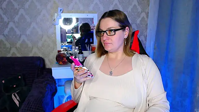 Snapshot of EndlessLustX chatting on February 18, 1:32 am EndlessLustX online show from February 18, 1:32 am