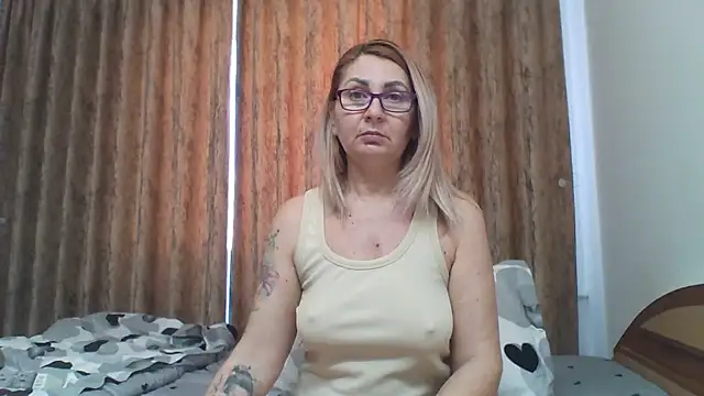Snapshot of PussyEvely chatting on March 4, 9:29 am PussyEvely online show from March 4, 9:29 am