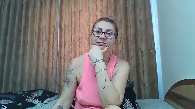 Snapshot of PussyEvely chatting on February 20, 8:39 am PussyEvely online show from February 20, 8:39 am