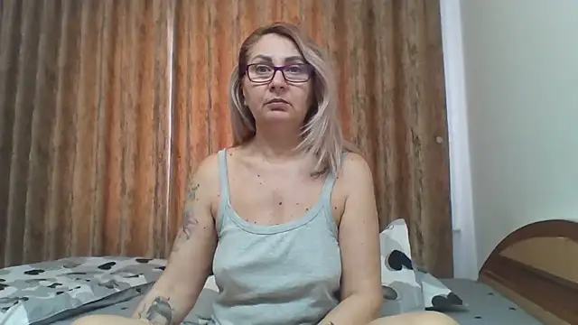 Snapshot of PussyEvely chatting on March 14, 7:04 am PussyEvely online show from March 14, 7:04 am