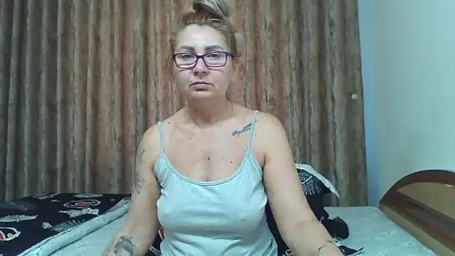 PussyEvely online show from May 15, 3:37 am
