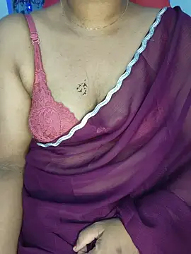 Snapshot of Malluivaniya chatting on June 18, 11:26 am Malluivaniya online show from June 18, 11:26 am