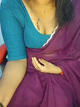 Snapshot of Malluivaniya chatting on June 12, 5:54 pm Malluivaniya online show from June 12, 5:54 pm