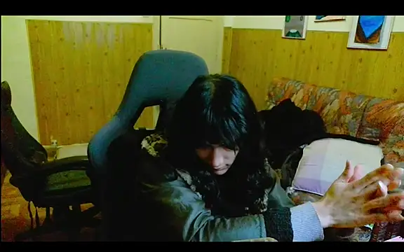 Snapshot of calliemaggotbone chatting on December 15, 2:45 pm calliemaggotbone online show from December 15, 2:45 pm