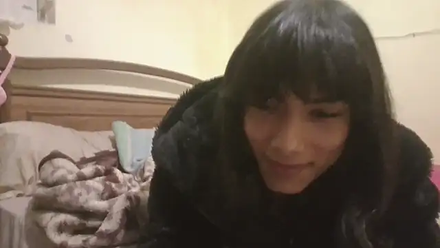 Snapshot of calliemaggotbone chatting on December 5, 6:17 pm calliemaggotbone online show from December 5, 6:17 pm