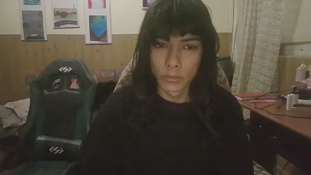 Snapshot of calliemaggotbone chatting on November 6, 1:09 am calliemaggotbone online show from November 6, 1:09 am