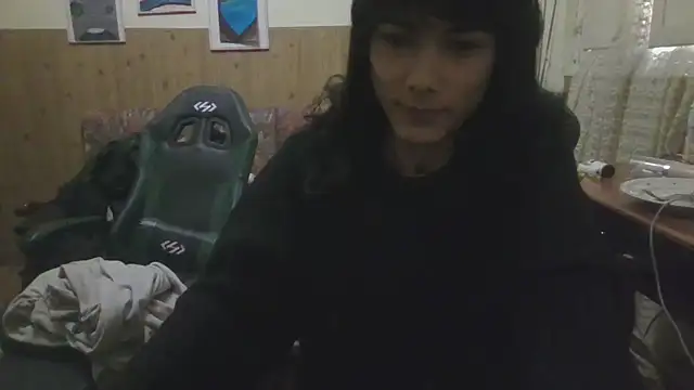 Snapshot of calliemaggotbone chatting on November 3, 10:19 am calliemaggotbone online show from November 3, 10:19 am