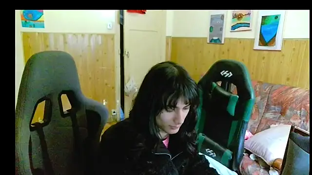 calliemaggotbone online show from December 22, 2:50 pm