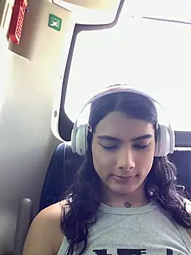 Snapshot of calliemaggotbone chatting on June 21, 12:11 pm calliemaggotbone online show from June 21, 12:11 pm