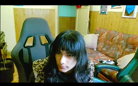 calliemaggotbone online show from December 20, 2:09 pm