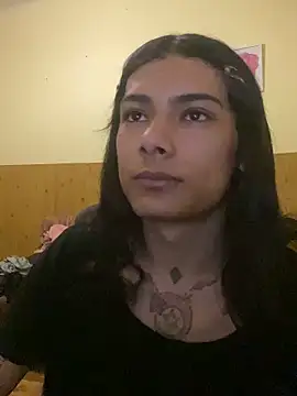 calliemaggotbone online show from April 8, 9:00 am