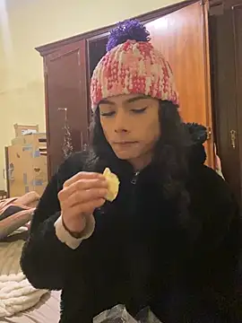 calliemaggotbone online show from February 10, 7:18 am