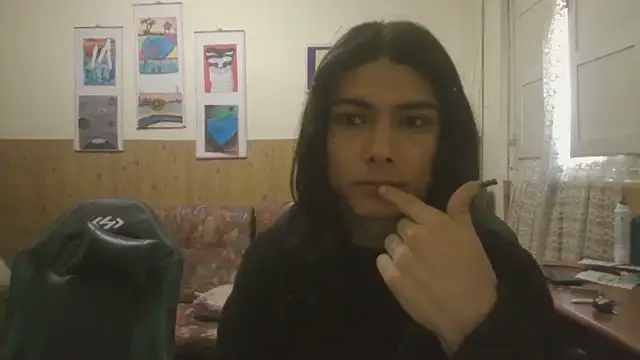 Snapshot of calliemaggotbone chatting on November 16, 1:27 pm calliemaggotbone online show from November 16, 1:27 pm