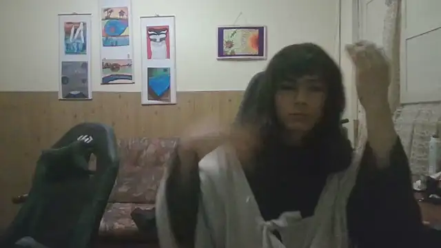 Snapshot of calliemaggotbone chatting on November 15, 9:19 pm calliemaggotbone online show from November 15, 9:19 pm