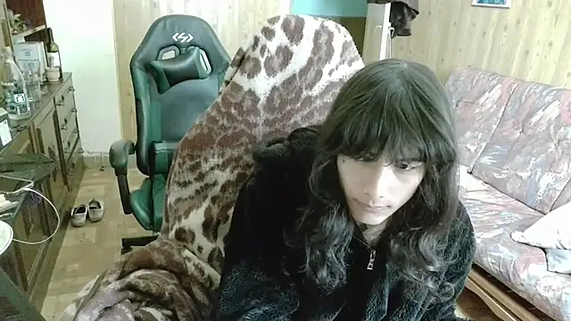 Snapshot of calliemaggotbone chatting on December 3, 10:58 am calliemaggotbone online show from December 3, 10:58 am