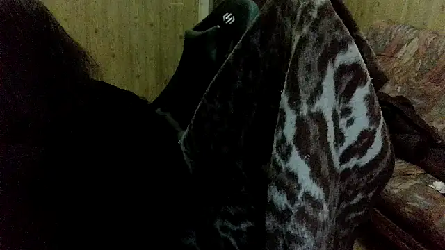 Snapshot of calliemaggotbone chatting on December 2, 9:44 am calliemaggotbone online show from December 2, 9:44 am