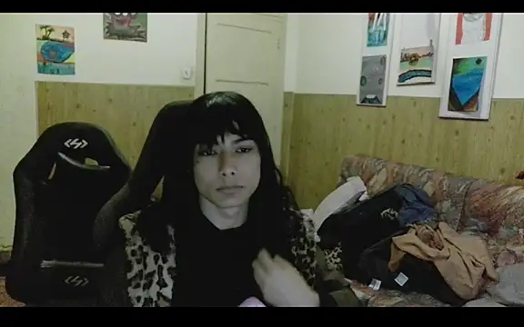 Snapshot of calliemaggotbone chatting on December 14, 1:17 pm calliemaggotbone online show from December 14, 1:17 pm