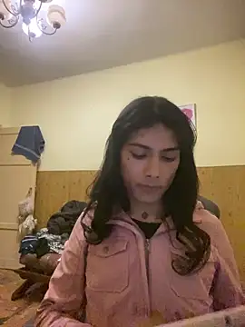 calliemaggotbone online show from April 7, 5:04 pm